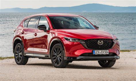 Mazda CX-5 s podélnými nosiči na střeše
