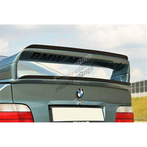 Infografika: Správné kroky montáže střešního spojleru BMW E46