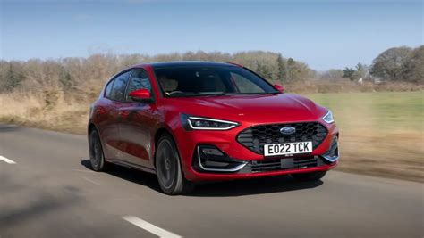 Ford Focus bohatá výbava ilustrace