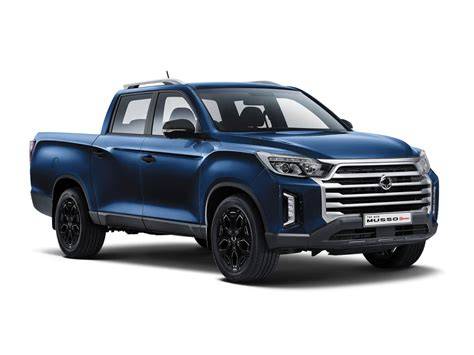 Infografika: Srovnání verzí SsangYong Musso Grand (2.2 e-XDI) a jejich technických parametrov