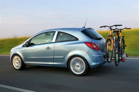 Opel Corsa D - zadní pohled s nosičem FlexFix