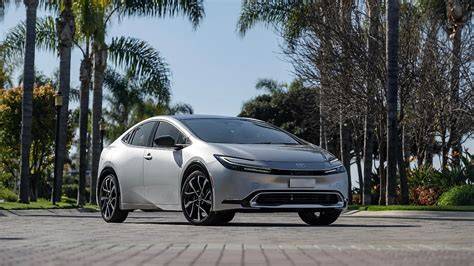 solární panel na střeše prius prime