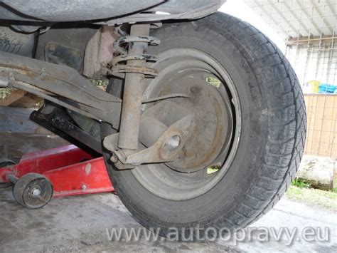 Ilustrace sady pro opravu zadního horního uložení tlumiče