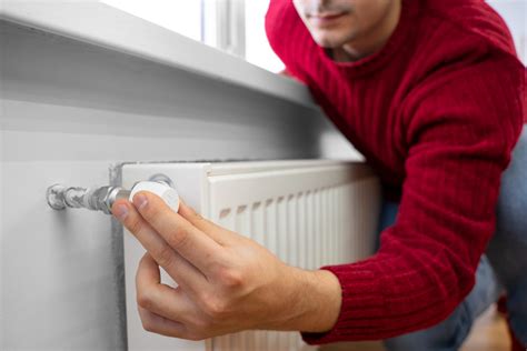 Obr. - Výměna radiátoru topení krok za krokem.