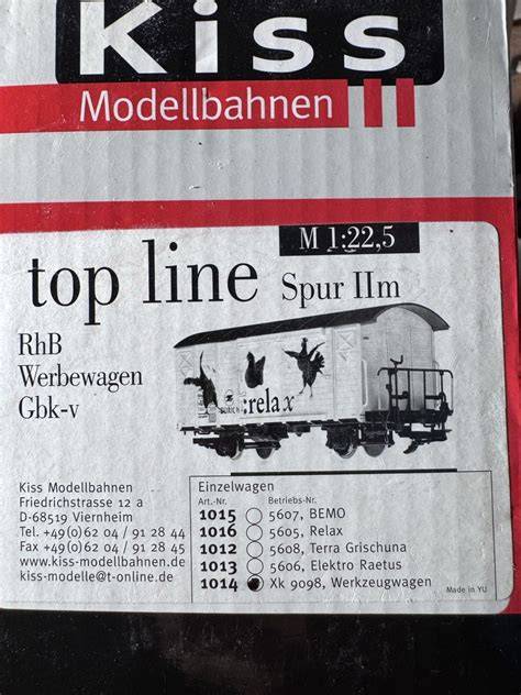 Detailní pohled na dekódér a řídicí pulty modelu Kiss RhB 801/802.