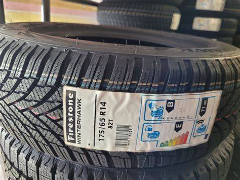Infografika: Vzorek zimní pneumatiky Firestone Winterhawk 185/55 R14 a účinnost odvádění vody