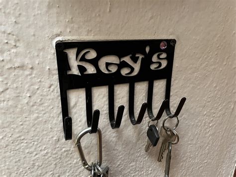 Detail klíčové zdířky ukryté pod krytkou na klice