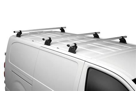 Infografika s výběrem nosičů pro Nissan NV200 a srovnáním výrobců CRUZ, Rhino, THULE, Menabo