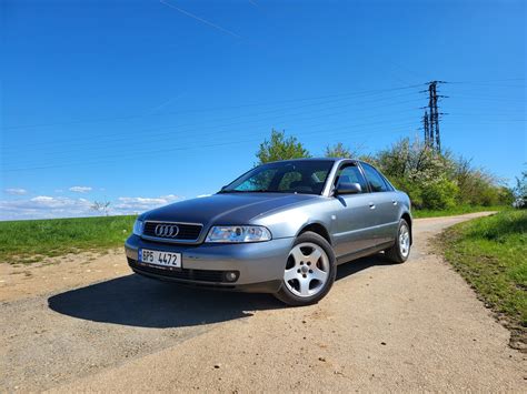 Silueta první generace Audi A4 (B5)