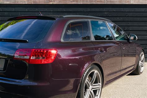 Audi RS6 Avant C6 v barvě Dark Cherry Pearl Effect