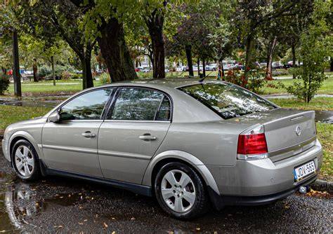Infografika: Struktura zadního okna a dveřního mechanismu Opel Vectra C