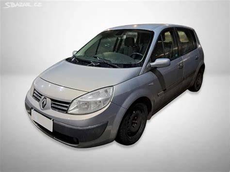 Infografika: Schéma motorového prostoru Renault Scénic 2000 a hlavní servisní body