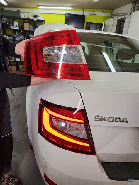 Infografika: Montážní postup zadních LED světel Audi A4 B8