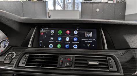 Infografika: Architektura systému Android Auto v autorádiu BMW F11