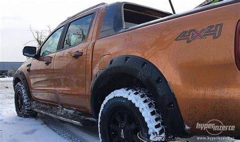 Vizualizace ukazující správné umístění lemů kolem celé šířky blatníků Ford Ranger.