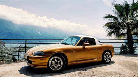 Infografika: Skladba výfukového systému Mazda MX-5 NB a funkční vztahy jednotlivých částí