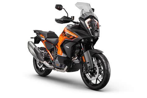 Infografika: Srovnání výkonu a hlučnosti různých výfuků pro KTM 1290 Adventure