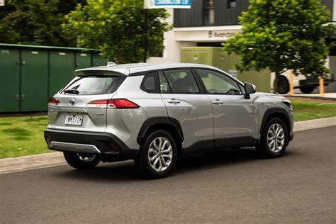 Infografika: Hybridní systém Corolla Cross Hybrid - výhody a parametry