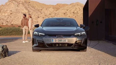 Ilustrace různých funkcí LED světlometů Audi