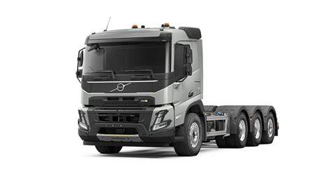 Obrázek: Nákladní vozidla Volvo FMX a FH v terénu s různými pohony a konfiguracemi