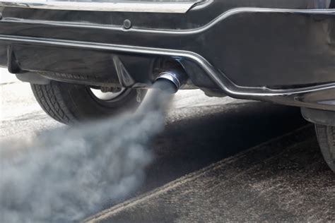 Foto ukázky černění výfuku a vnitřní stavu DPF po regeneračních cyklech