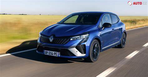 Infografika: Přehled motorizací a výbav Renault Clio