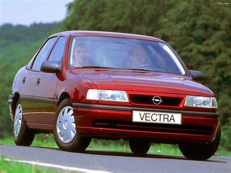 Infografika: Vývoj verzí Opel Vectra C a hlavní motorizace