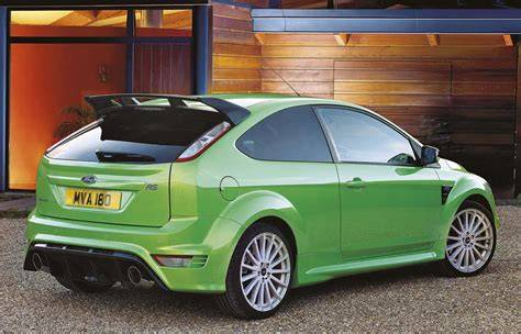 Schéma porovnání typů nárazníků Ford Focus MK1, MK2, MK3 a ukázka tuningových nárazníků a spoilerů