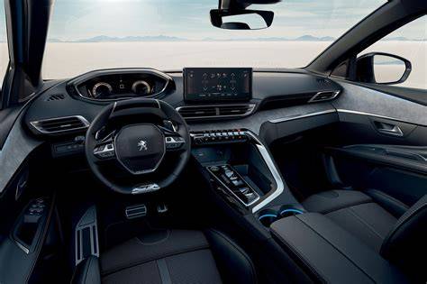 Obrázek: interiér Peugeot 3008 GT Line s panoramatickou obrazovkou a AGR sedadly