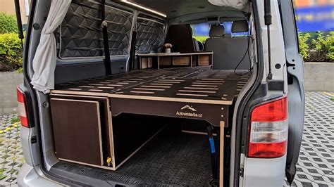 Hotová vestavba uložená v zadní části VW Multivan