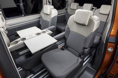 Detail interiéru VW Multivan 6.1 s digitálním přístrojovým štítem
