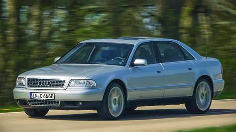 Schéma rozložení hnacího ústrojí Audi A8 D2 a typů převodovek