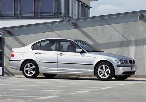 Infografika znázorňující rozložení síly mezi poloosami a HK v BMW E46 330xd