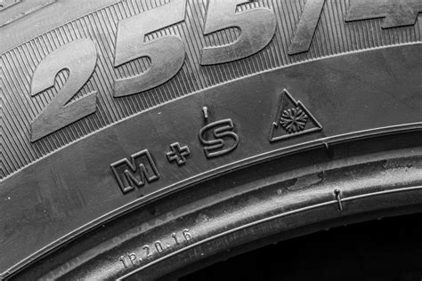 Detail označení 3PMSF a M+S na bočnici pneumatiky