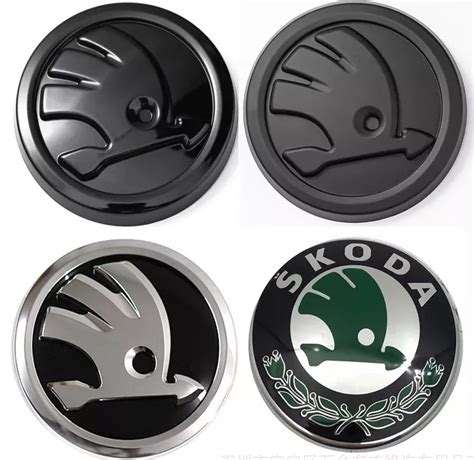 Detailní pohled na přední kapotu Škoda Rapid