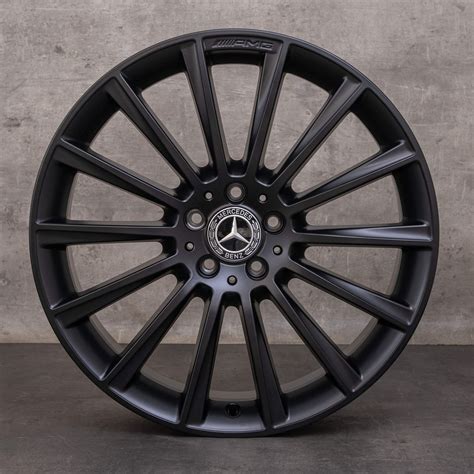 Vizualizace hliníkových disků 17 palců na voze Mercedes-Benz.