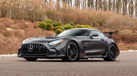 Infografika: srovnání výkonů AMG GT Black Series a tuningových verzí Opus