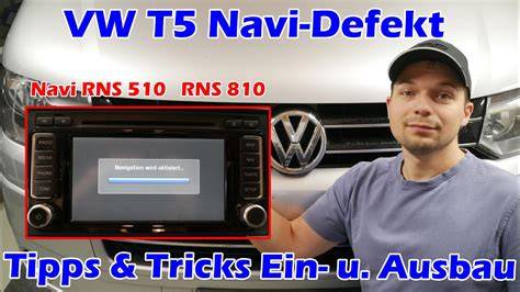 RNS 510 - detailní pohled na základní desku při opravě