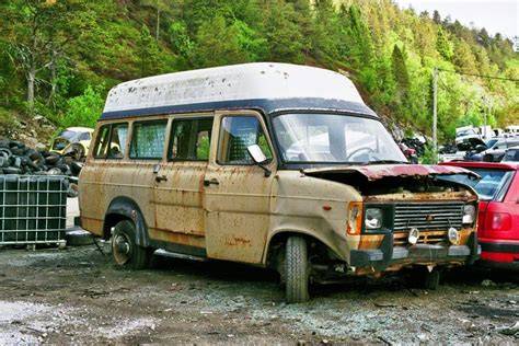 Infografika: časté závady a díly pro Ford Transit a Mondeo