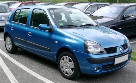 Infografika znázorňující spojku klimatizace a její zapojení v Renault Clio II