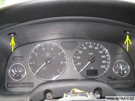 schéma přístrojové desky Opel Astra G s vyznačenou kontrolkou tlaku oleje