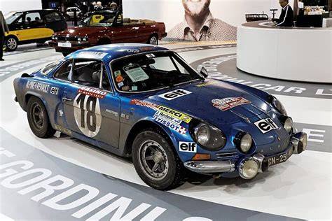 Alpine Renault A110 při výstavě Retromobile v Paříži.