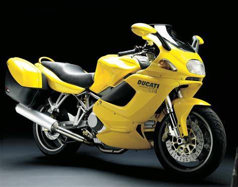 Infografika: Technické údaje Ducati ST2 a porovnání s ST4
