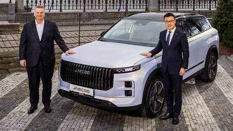 Schéma tržního podílu čínských značek v ČR a rozdělení segmentů SUV, hybridy a EV