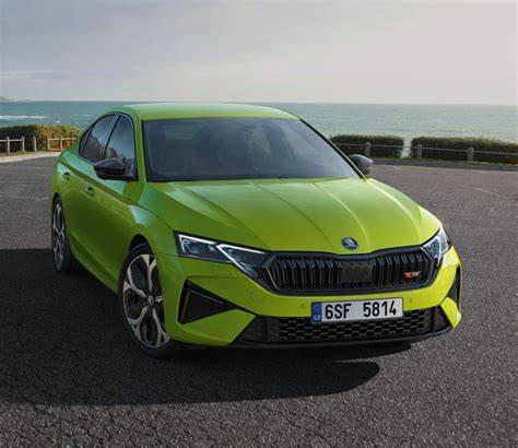 Dynamický vzhled Aurisu po faceliftu a nová zadní část s dvoubarevnými světly