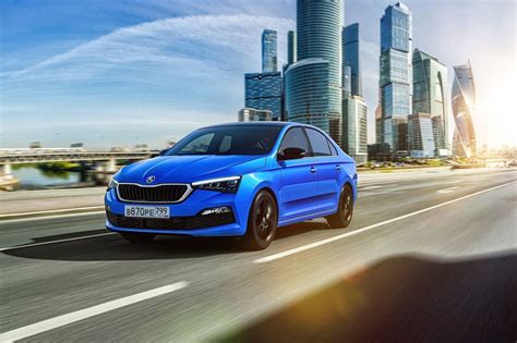 Interiér ruské verze Rapid s charakteristickým kokpitem