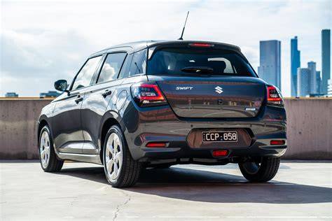 Porovnání cen a výbav Suzuki Swift v českém trhu (Comfort vs. Premium, CVT vs. manuál)