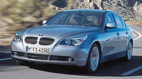Infografika: Stručný přehled motorů BMW řady 5 (E60/E61) a jejich rozvodových uspořádání