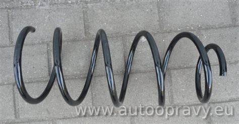 Ilustrační foto prasklé automobilové pružiny