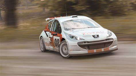 Infografika: Schéma výbavy Peugeot 207 s manuální klimatizací